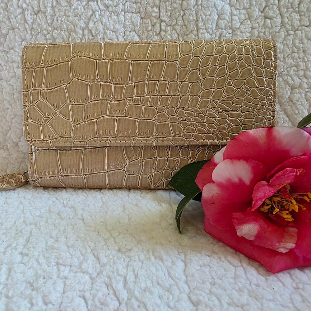 Safe Keeper Classic Clutch Wallet in Cream Croc Pattern